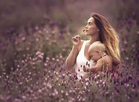 بالا ئىمىتىۋاتقان ئاياللار ئەڭ گۈزەلدۇر! سىز كۆرۈپ باقمىغان سۈرەتلەر!