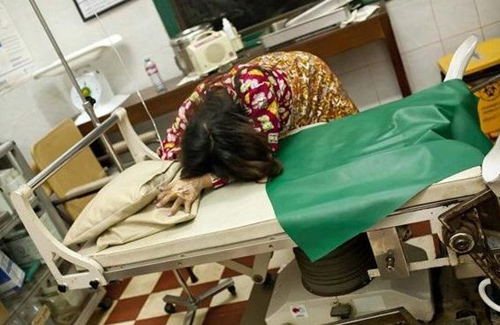 تۇغۇت ئوپراتسىيىسىدە بوۋاقنى ئۆلتۈرۈپ قويغان "تەجىربىلىك" دوختۇر