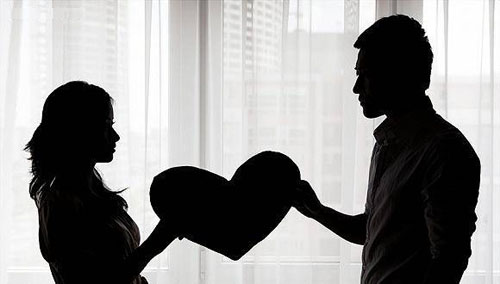 ئەر كىشىنىڭ خوتۇنىغا چوقۇم كۆيۈنىشىدىكى ئۈچ تۈرلۈك سەۋەپ