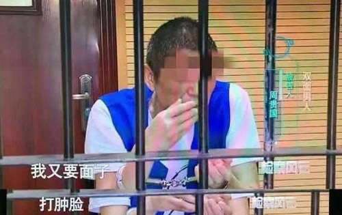 ئاتمىش ياشلىق بوۋاي ئىككى قېيىققا تەڭ دەسسەپ ئالدامچىغا ئايلاندى
