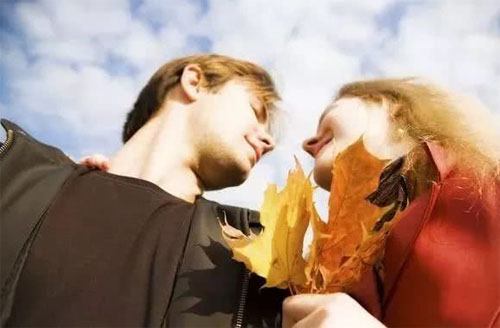 ئەر كىشى سىزنى ھەقىقى ياخشى كۆرسە بۇ سۇئاللارنى سورىمايدۇ