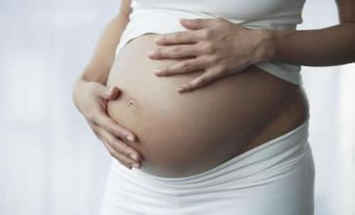 ھامىلدارلىق مەزگىلىدە قورسىقىڭىزنى قولىڭىزدا تاتىلىماڭ