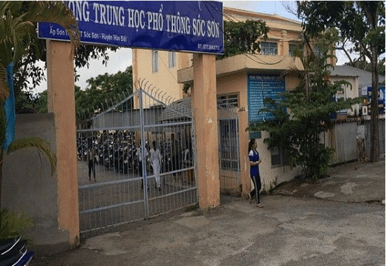 18ياشلىق قىز ئوقۇغۇچى 55ياشلىق ئەر ئوقۇتقۇچىسىغا كۈيۈپ قاپتۇ